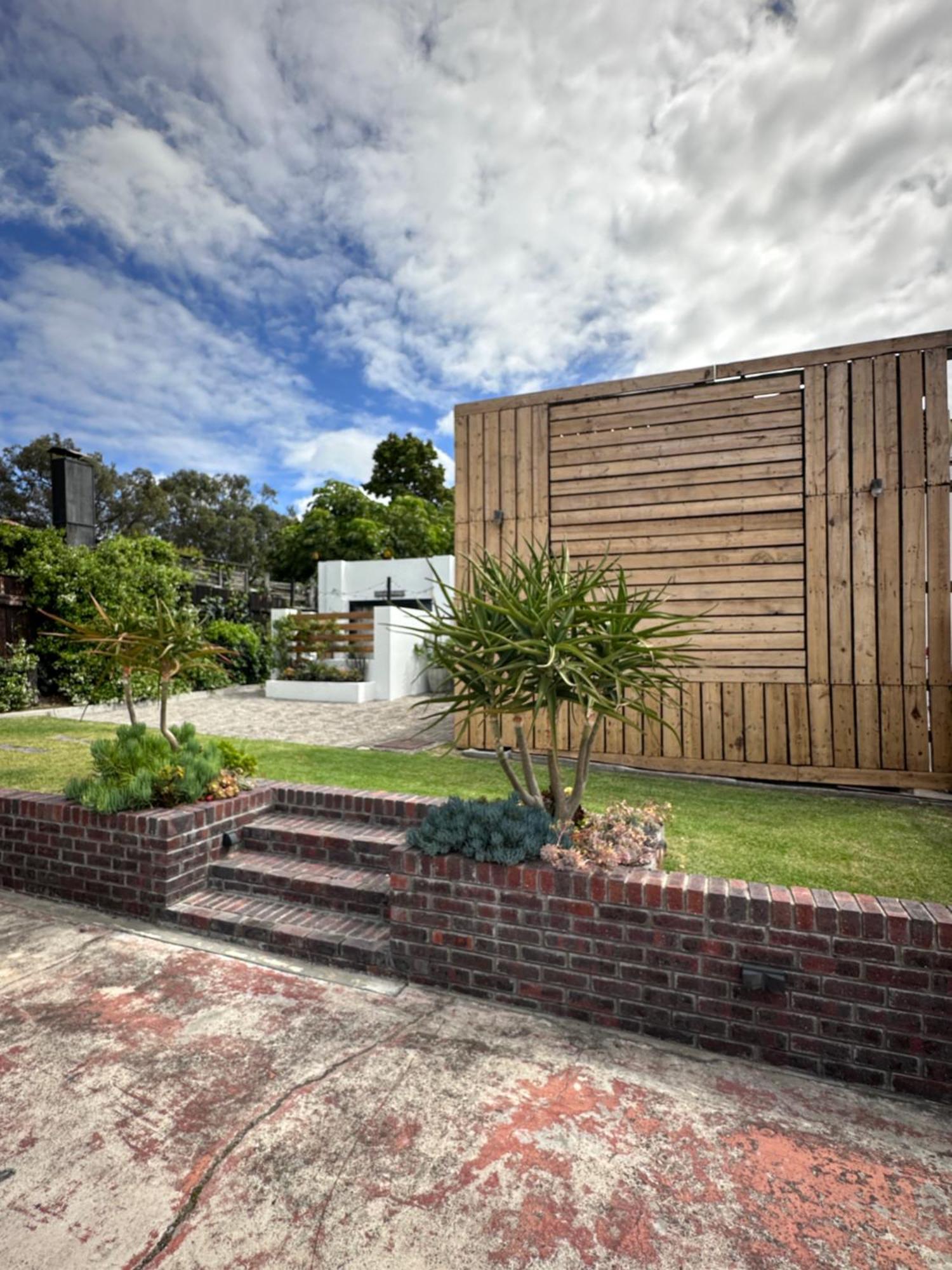 Relaxed City Living Apartment Port Elizabeth Exterior photo